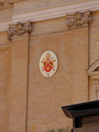 Emblem an der Fassade Foto 