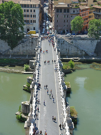 Luftaufnahme der Brücke Fotos