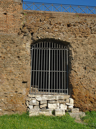 Altes Tor am Forum Romanum