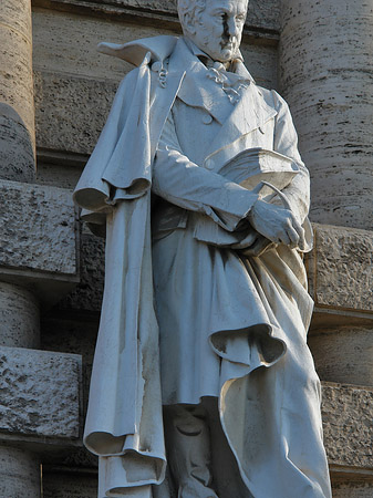 Fotos Statue von Gian Domenico Romagnosi