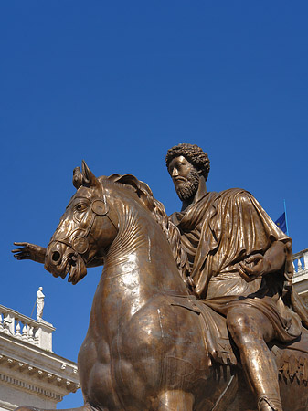 Foto Marc Aurel Statue