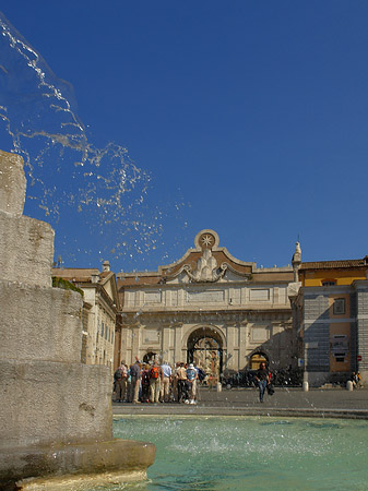 Foto Porta del Popolo mit Löwenbrunnen - Rom