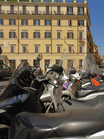Mofas an der Piazza di Spagna Fotos