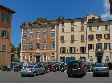 Piazza S. Salvatore di Lauro