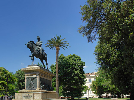 Statue von Carlo Alberto Fotos