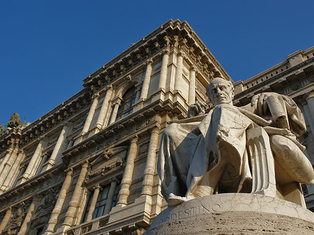 Statue von Modestino Fotos