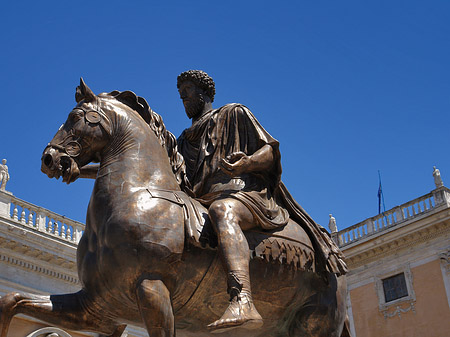 Foto Marc Aurel Statue