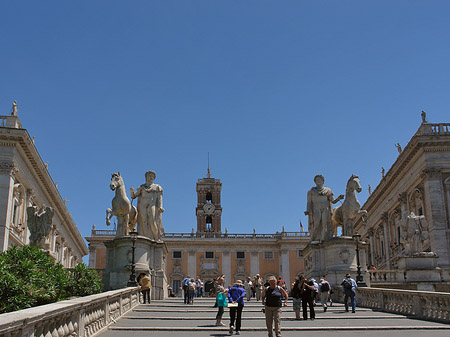 Statuen der Dioskuren Fotos