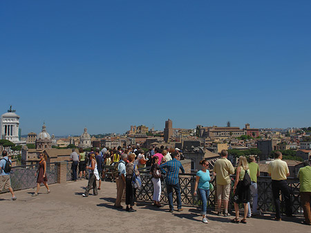 Menschen am Forum Romanum