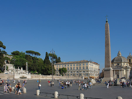 Obelisk und Löwenbrunnen Foto 