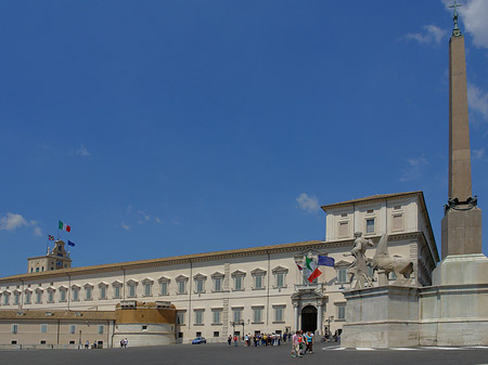 Quirinalspalast mit Obelisk Fotos