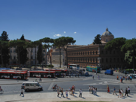 Fotos Busse auf der Piazza